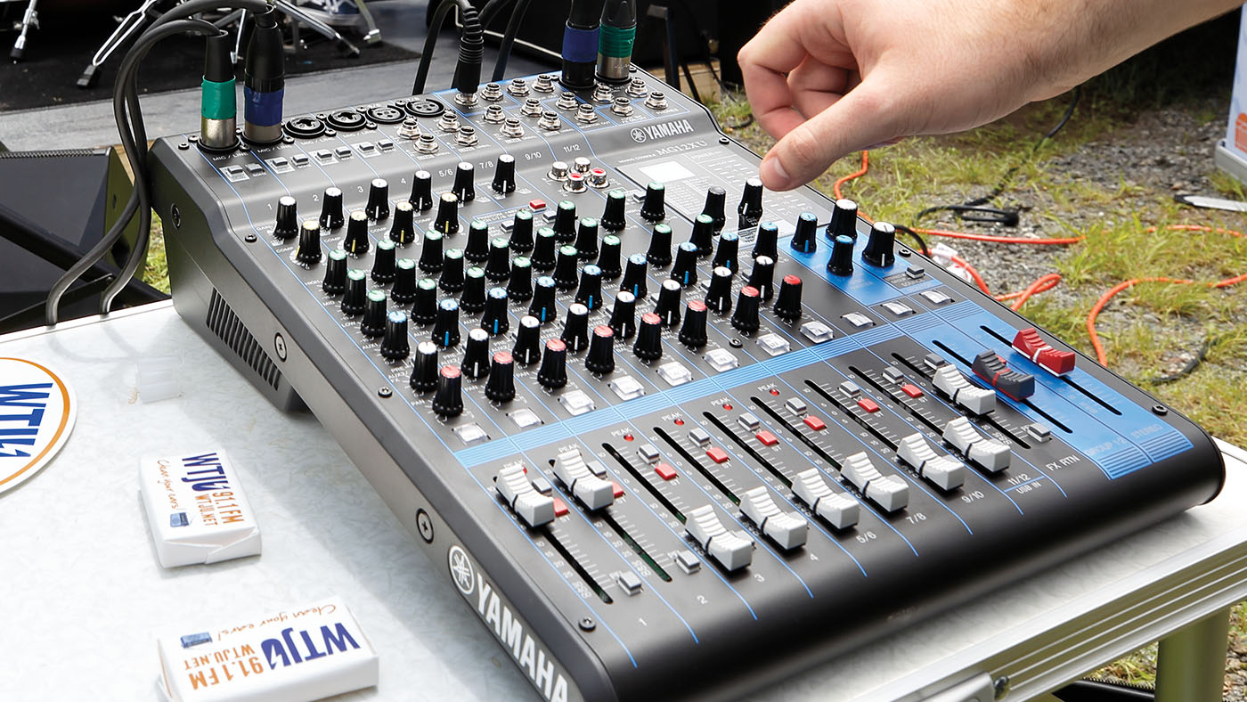 How To Use Mixer With Audio Interface