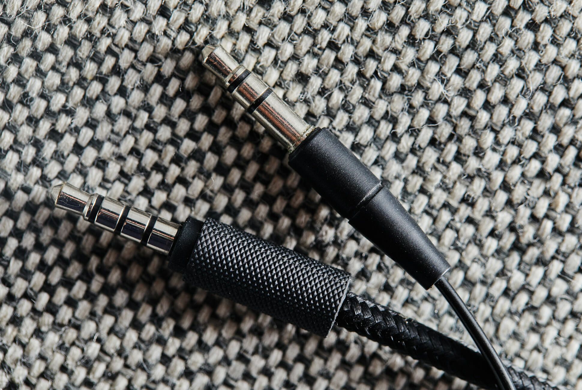 What Is Audio Cable With Three Bands