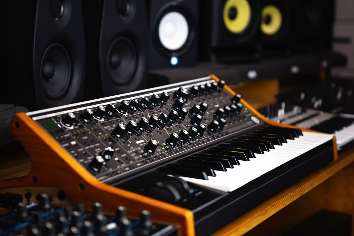 A Synthesizer Is An Example Of What Type Of Instrument