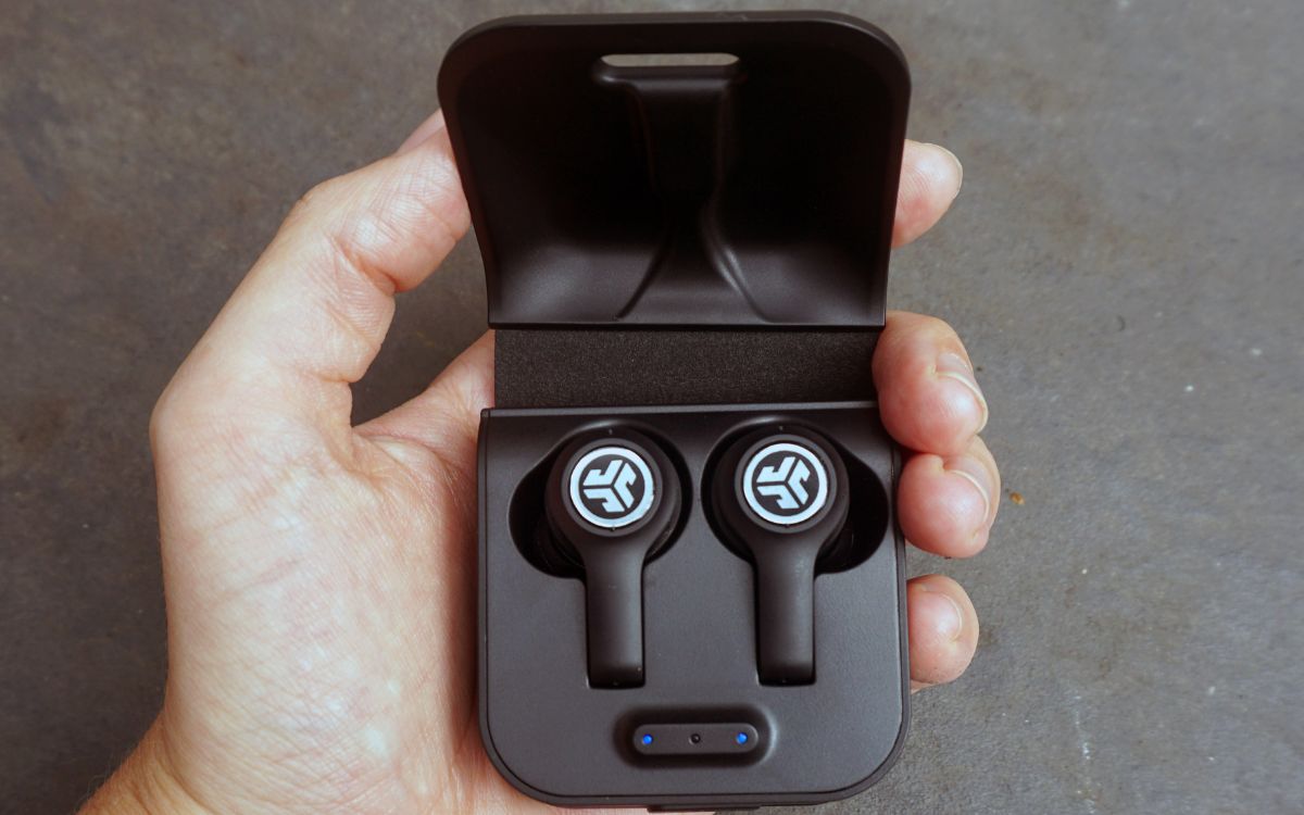 How Do You Turn Off JLab Earbuds | Audiolover