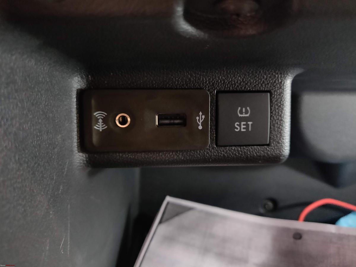 How Does An Audio Cable Work In The Car?
