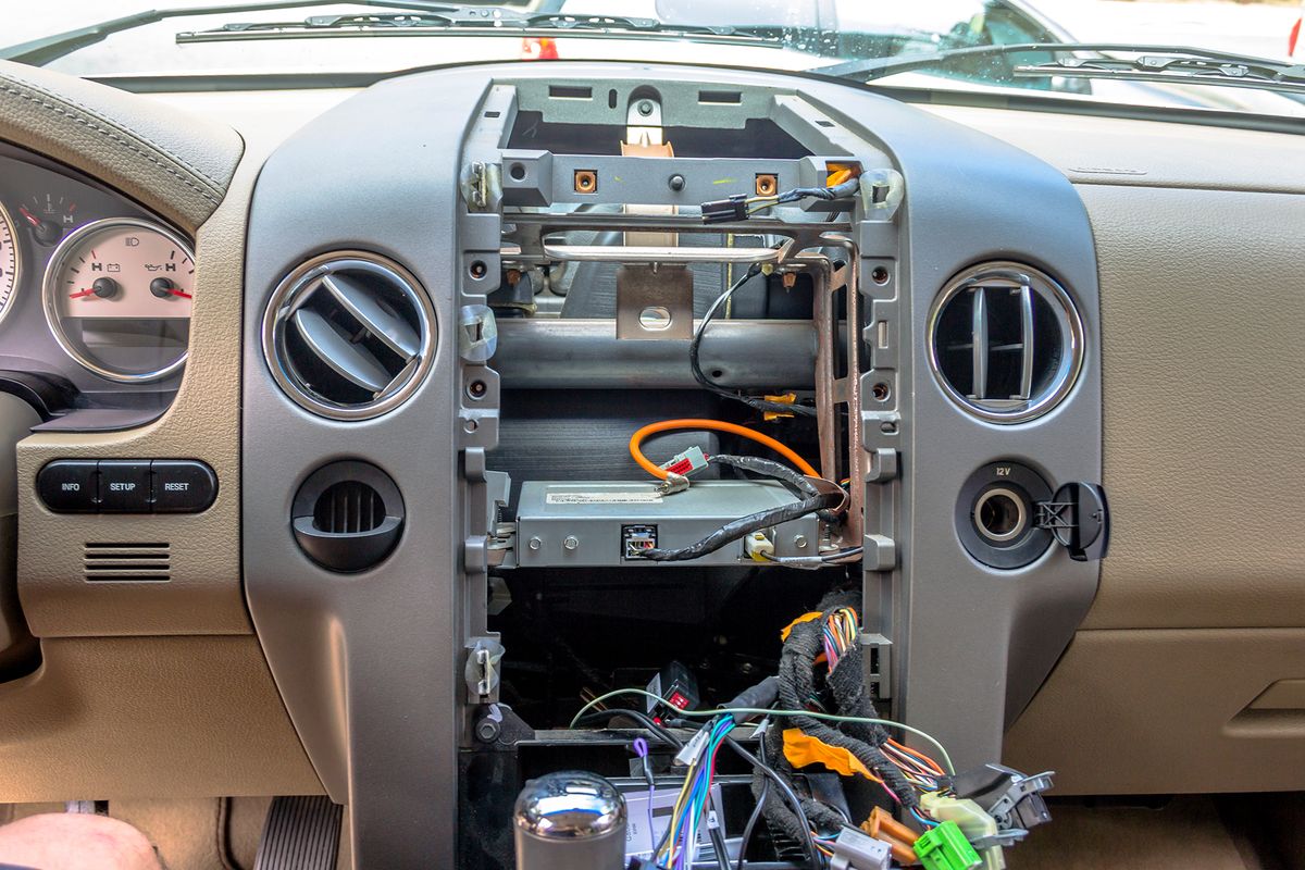 How To Remove Stereo From 2006 F150