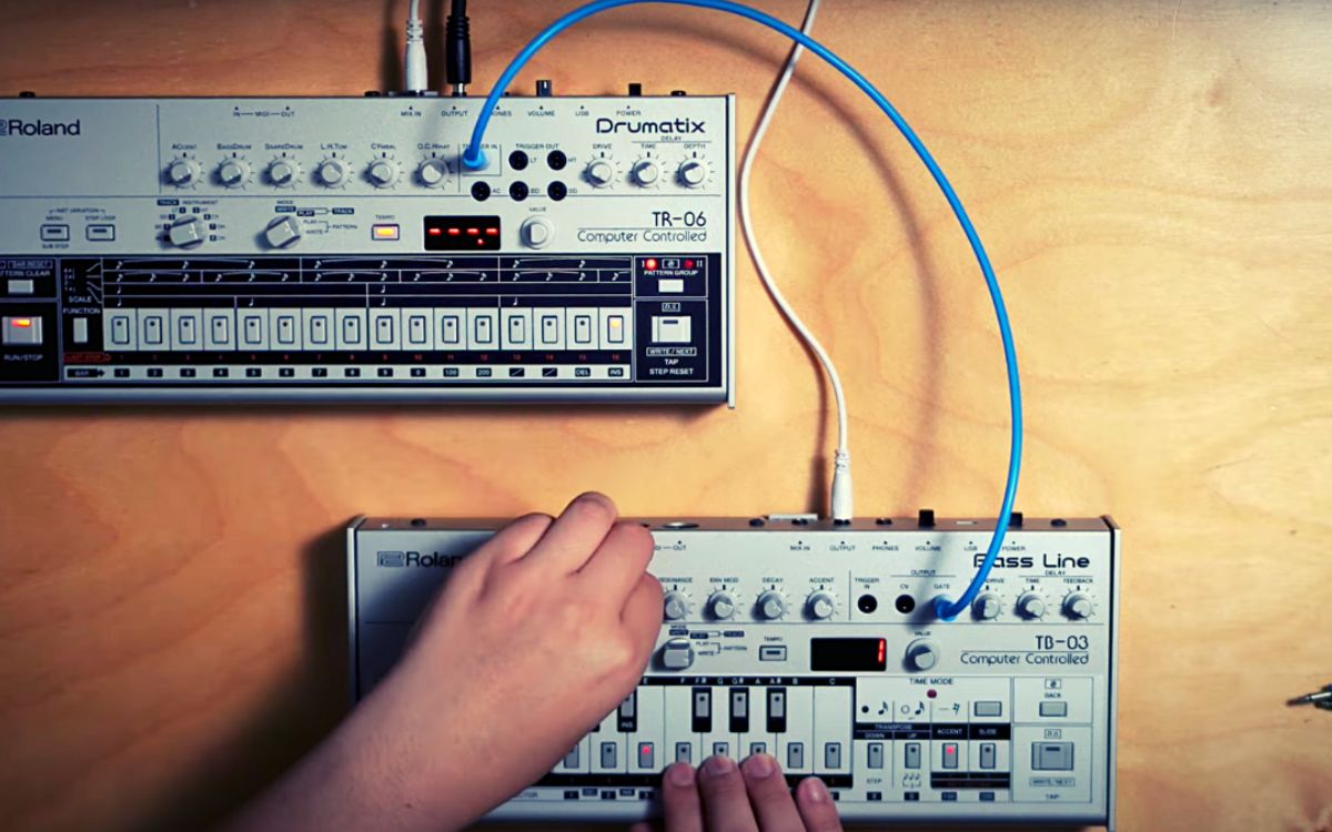 How To Sync Drum Machine With Synthesizer