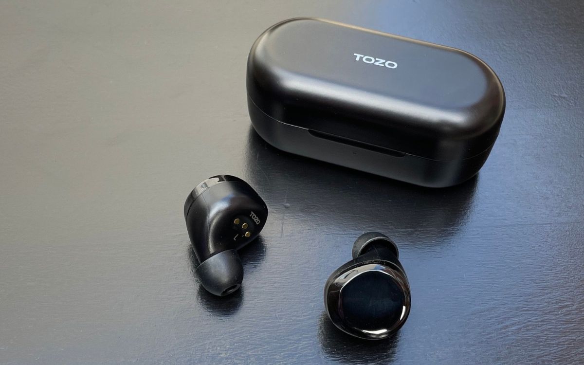 How To Turn On Tozo Earbuds