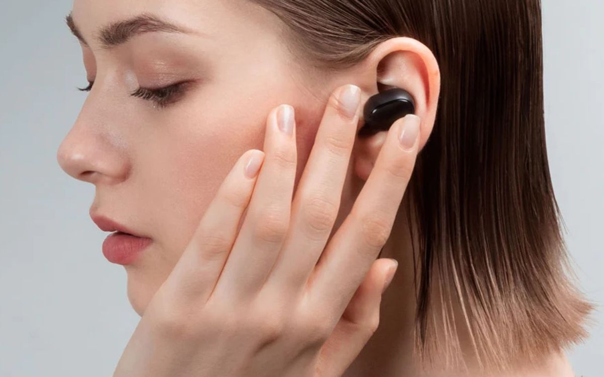 How To Wear Wireless Earbuds