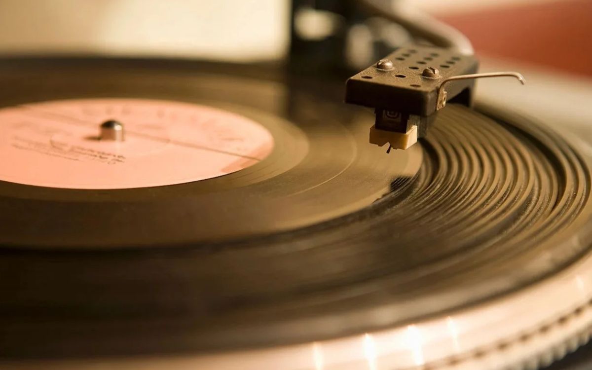 How Vinyl Records Affect The Way We Listen To Music