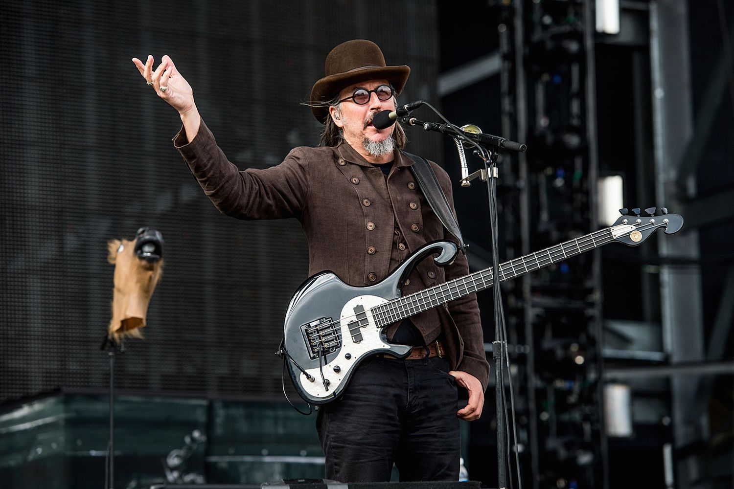 What Bass Does Les Claypool Play
