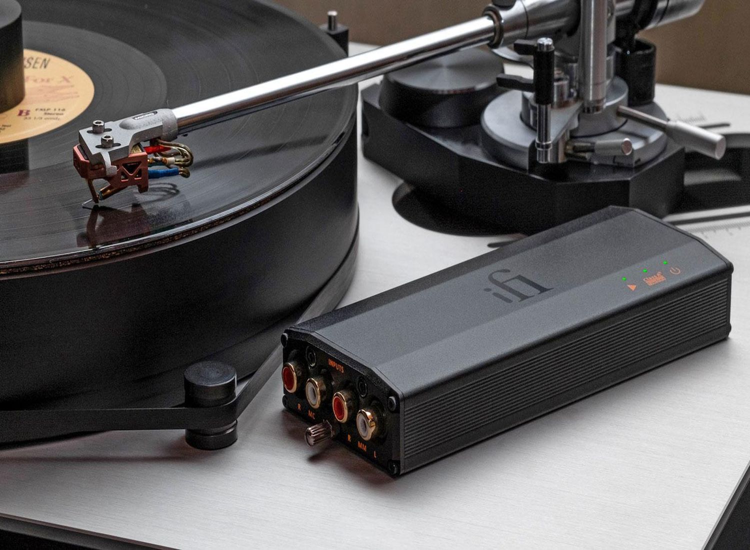 How Do I Hook Up A Turntable With A Preamp