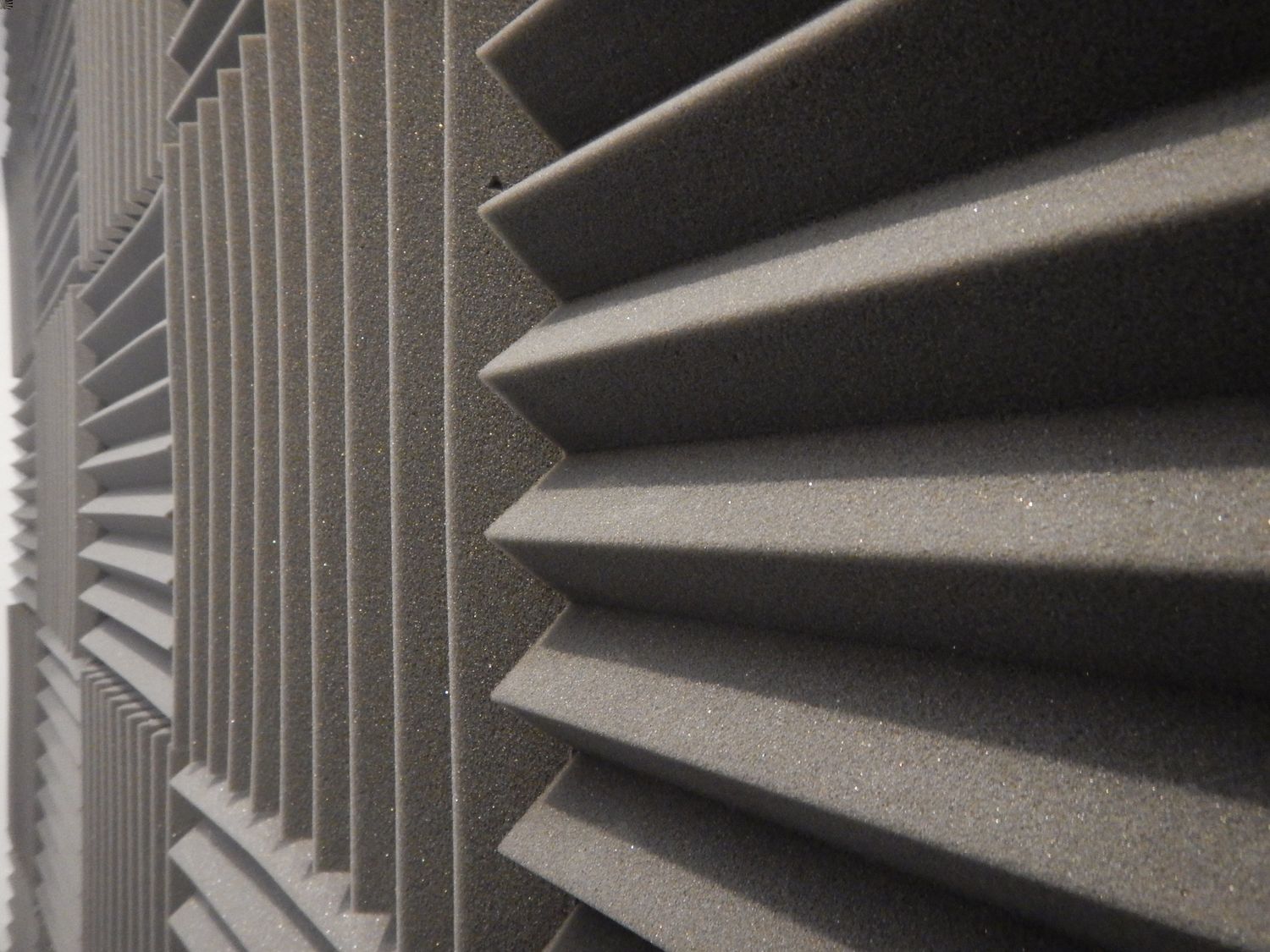 How Does Soundproofing Work?