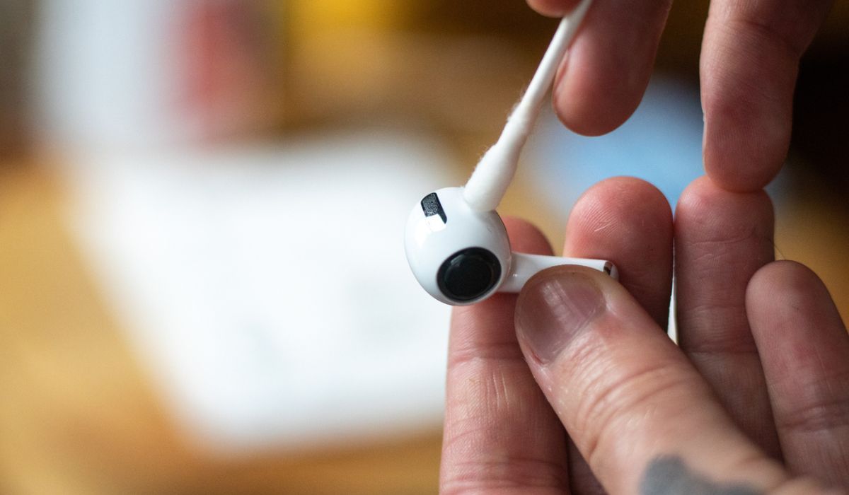 How To Clean Out Earbuds