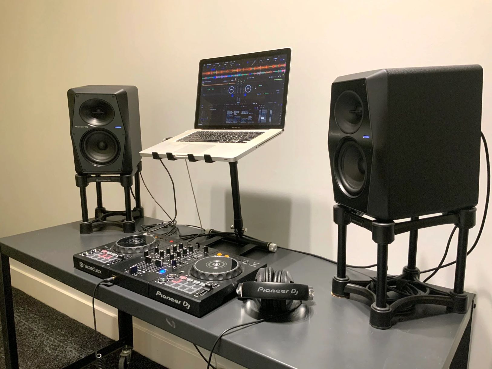 How To Connect A Subwoofer To Studio Monitors
