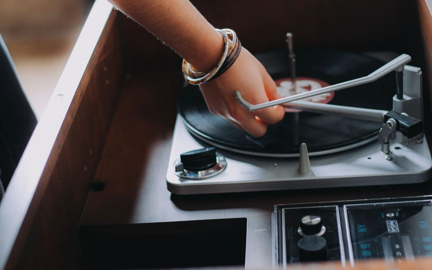 How To Fix Wobbly Turntable