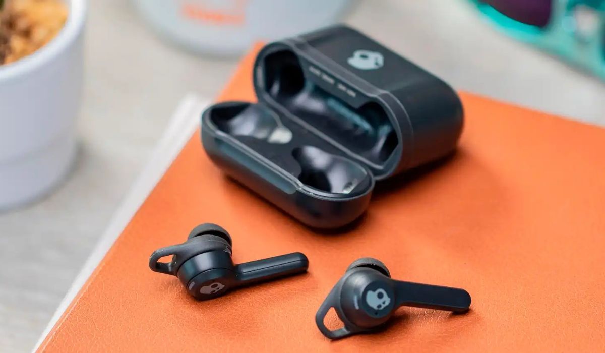 How to turn online skullcandy wireless earbuds on