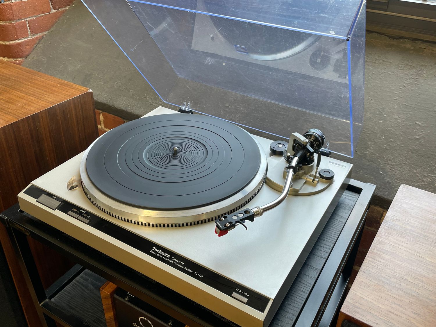 What Is The Function Of Quartz Lock On Turntable