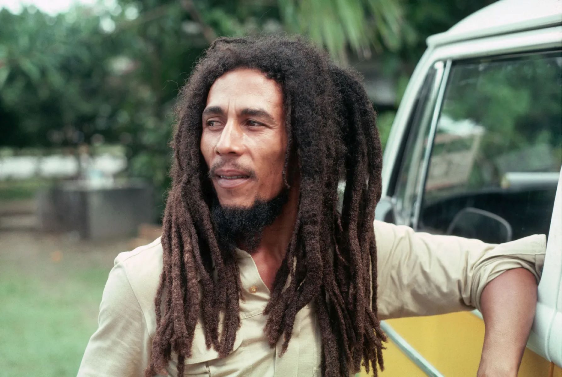 Which Musician Helped Popularize Reggae Outside Of Jamaica With A Cover Of I Shot The Sheriff?