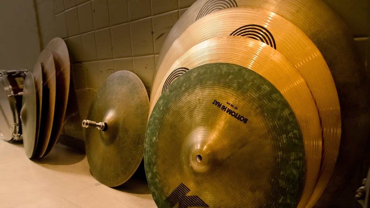 Which One Of These Percussion Instruments Is Not Part Of A Standard Drum Set Drum Kit Apex