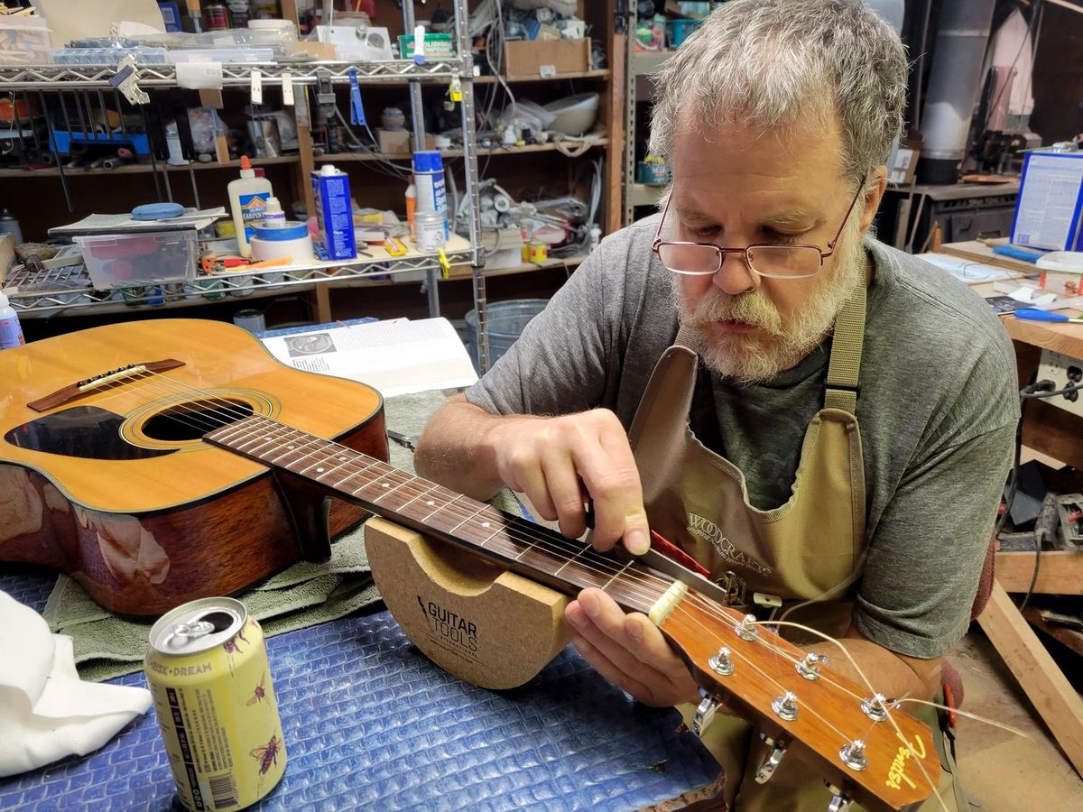 How To Become A Guitar Luthier