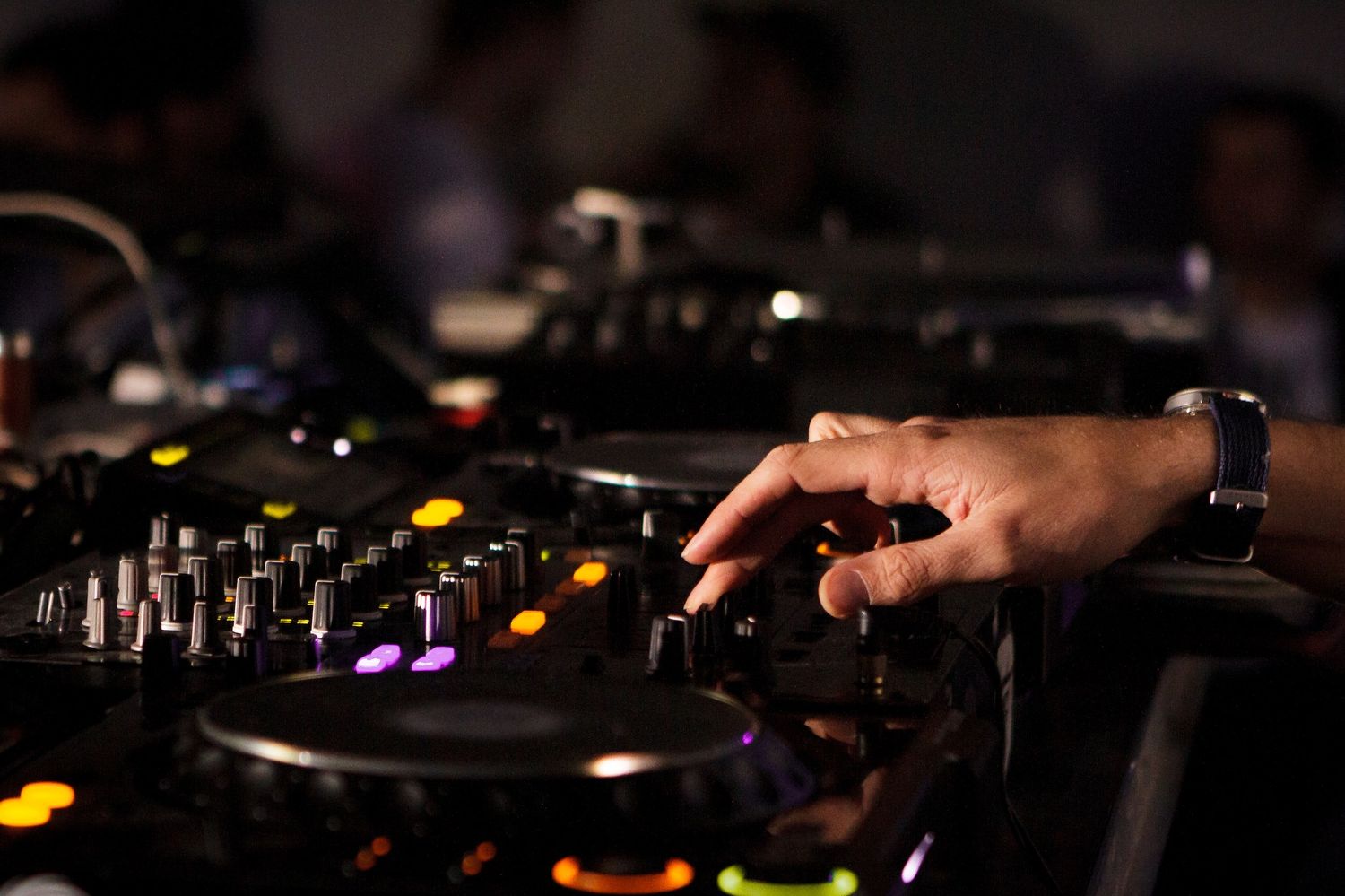 How To Become EDM DJ?