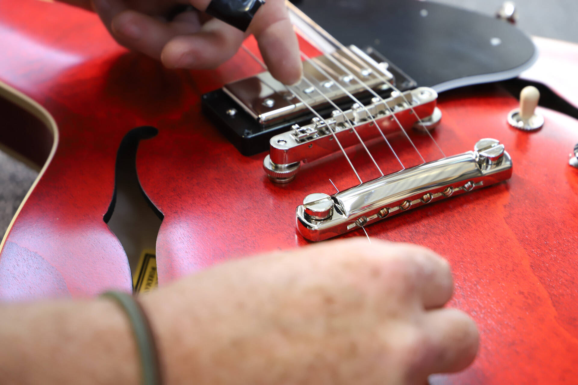 How To Put Strings On An Electric Guitar