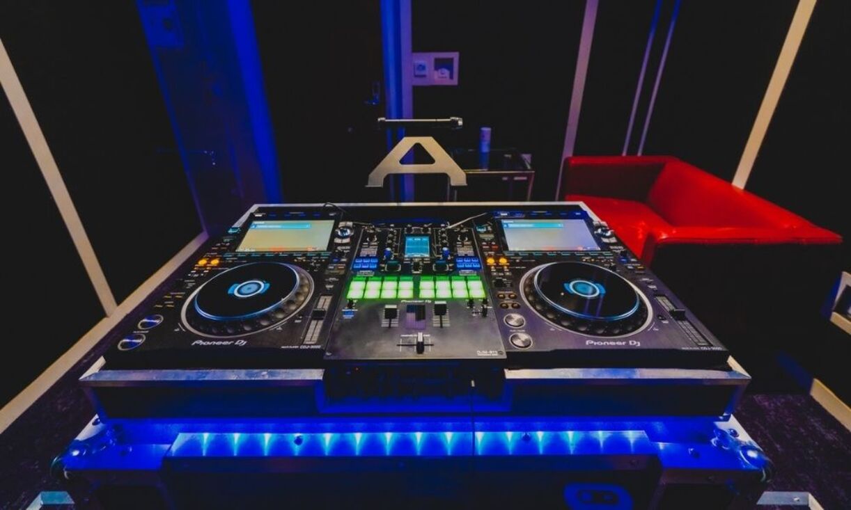 How To Set Up DJ Equipment