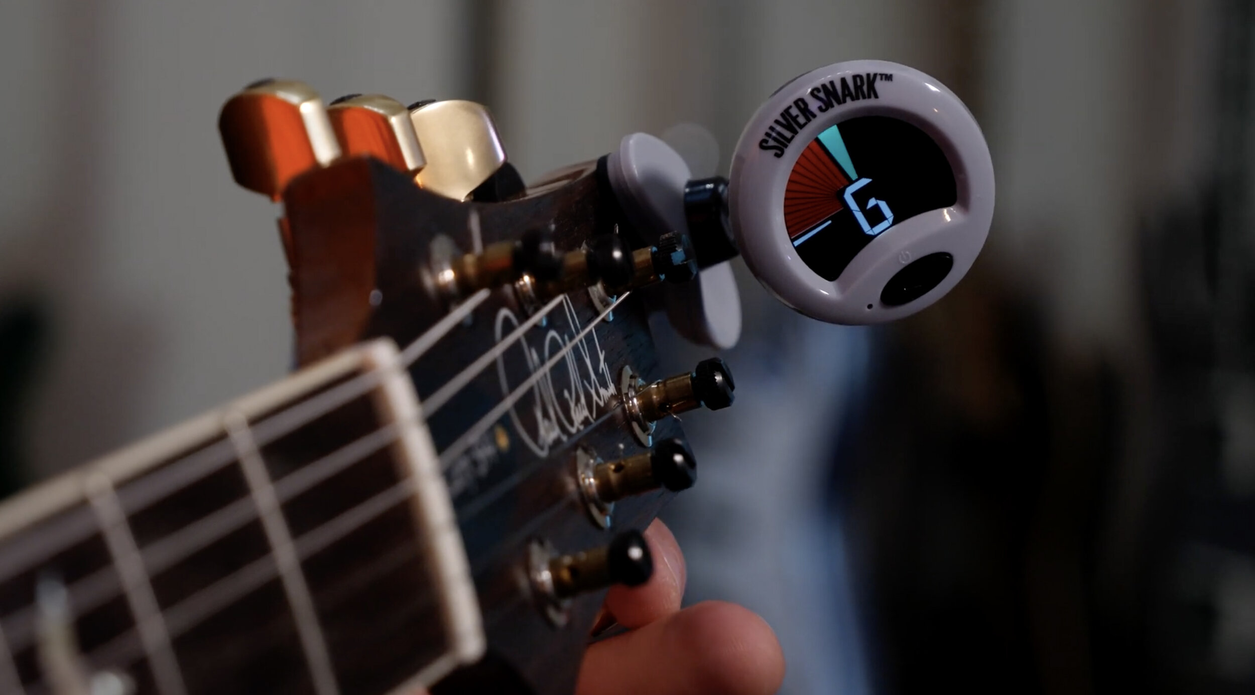 How To Use A Snark Guitar Tuner
