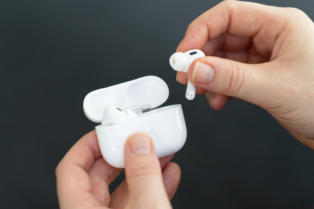 How To Use AirPods Microphone