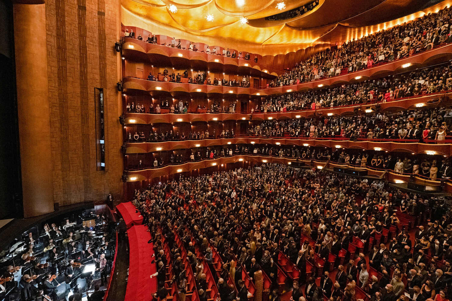 What Is The Average Size Of An Opera Orchestra At The Metropolitan Opera?