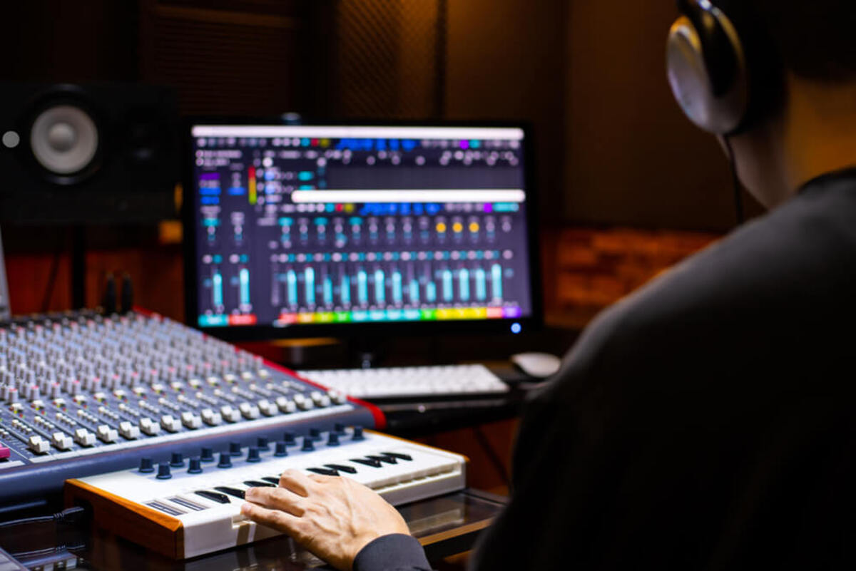 What Is The Difference Between A Music Producer And An Engineer