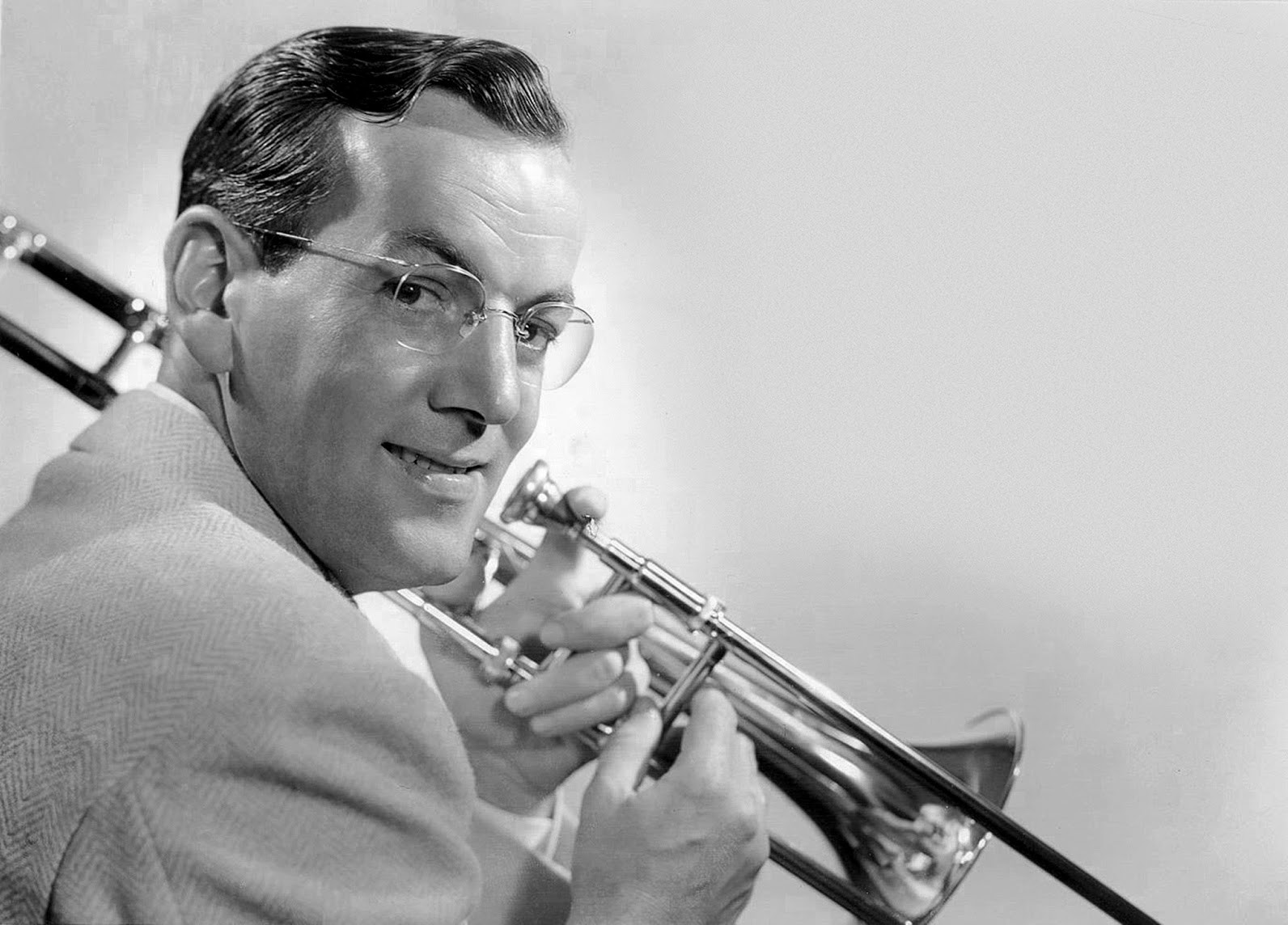 Which Song By Glenn Miller And His Orchestra Became The First Gold Record?