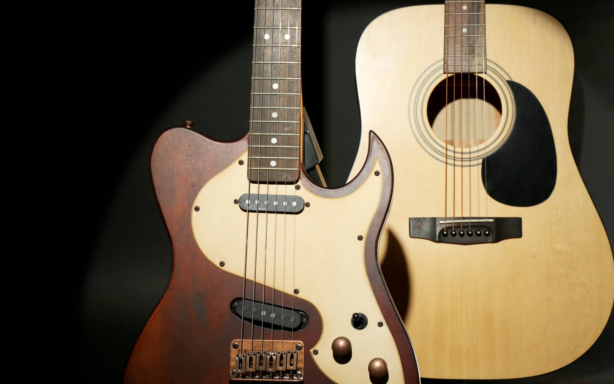 Electric Guitar Or Acoustic Guitar: Which Is Easier To Play