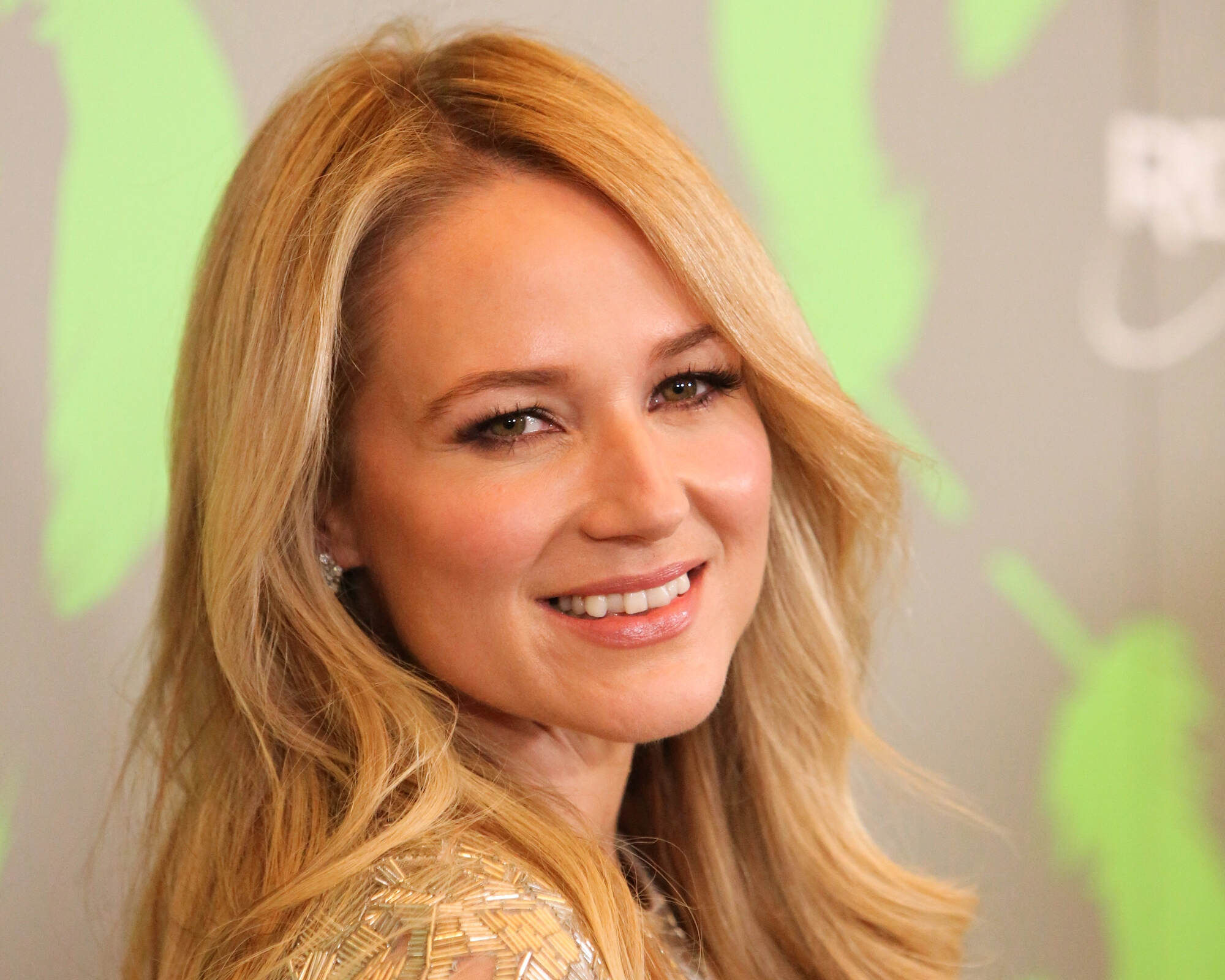 How Old Is The Singer Jewel
