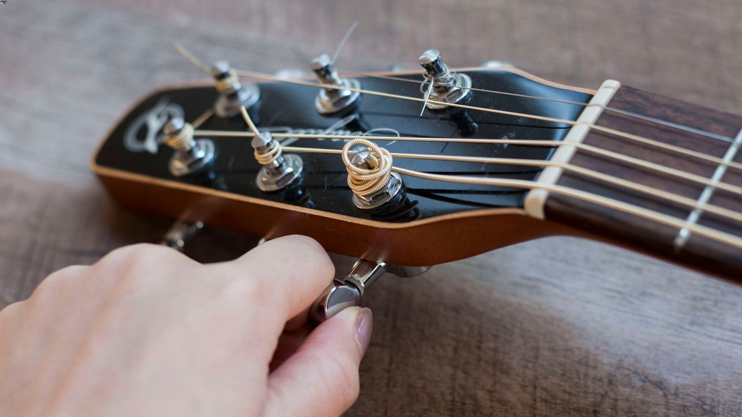 How To Change Guitar Strings On Acoustic Without Tools