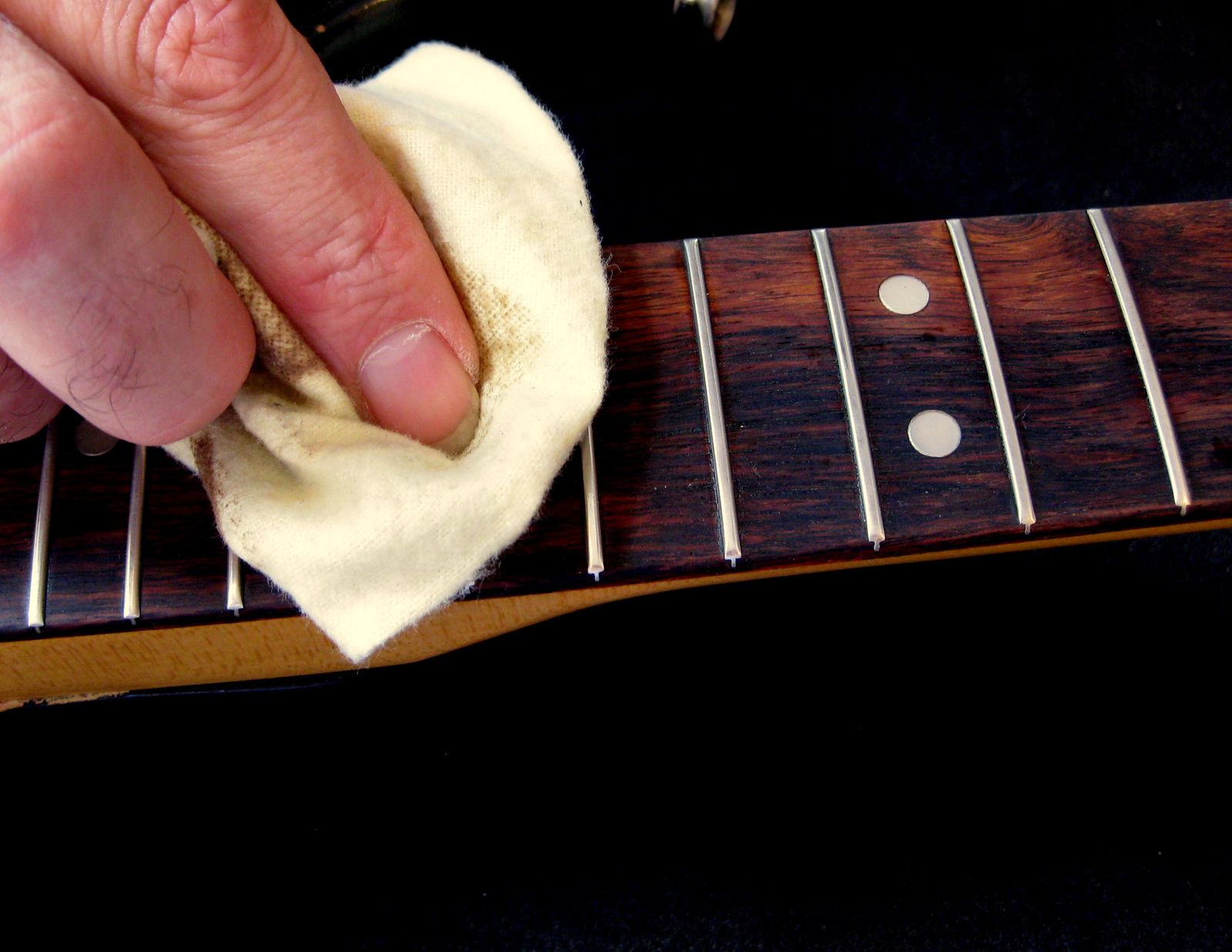 How To Clean Acoustic Guitar Fretboard