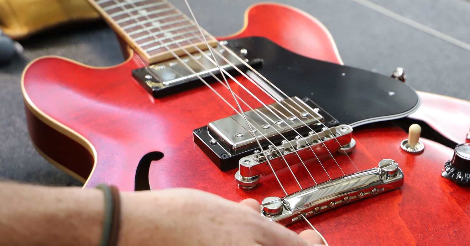How To Make An Electric Guitar Sound Like An Acoustic