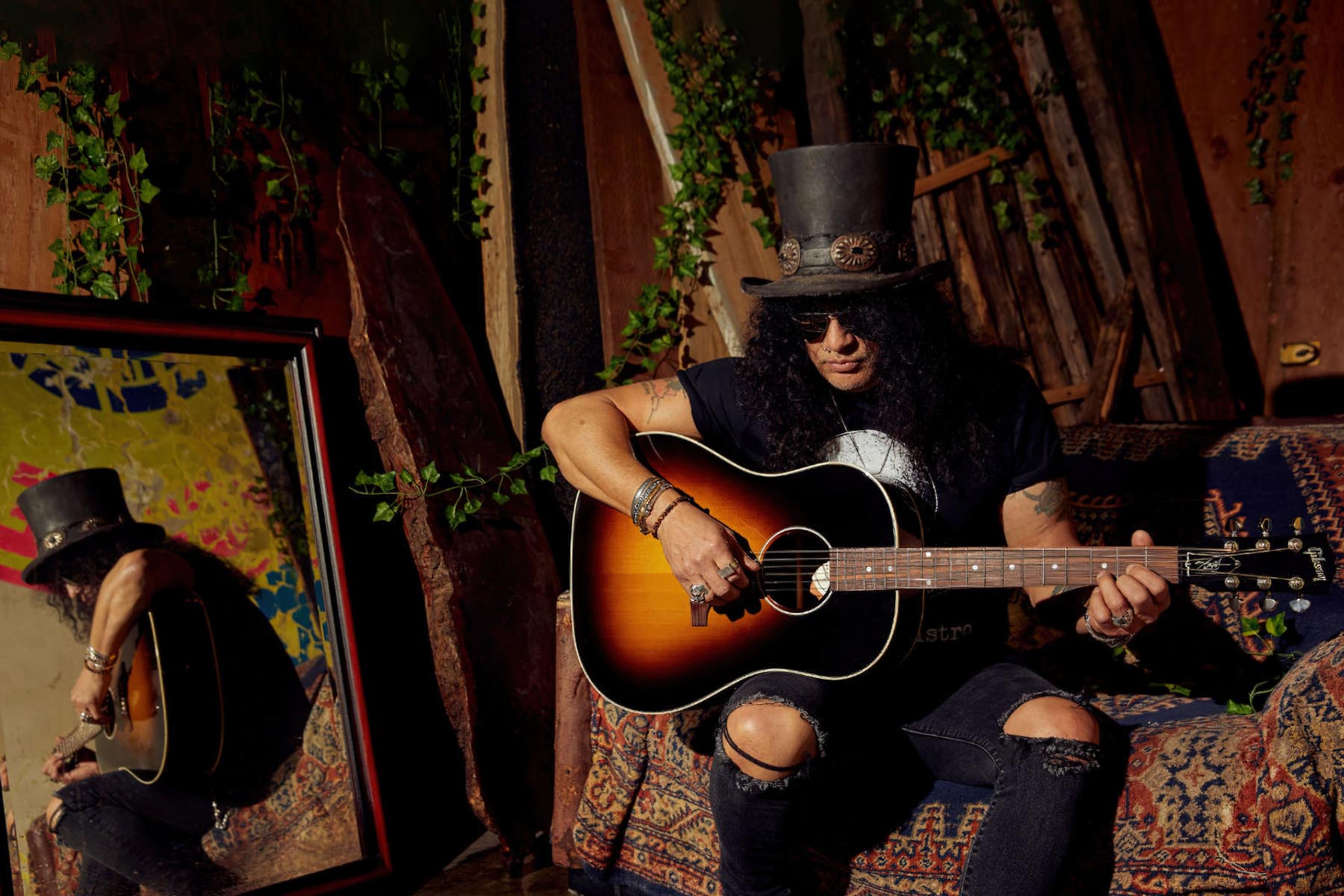 What Acoustic Guitar Does Slash Play