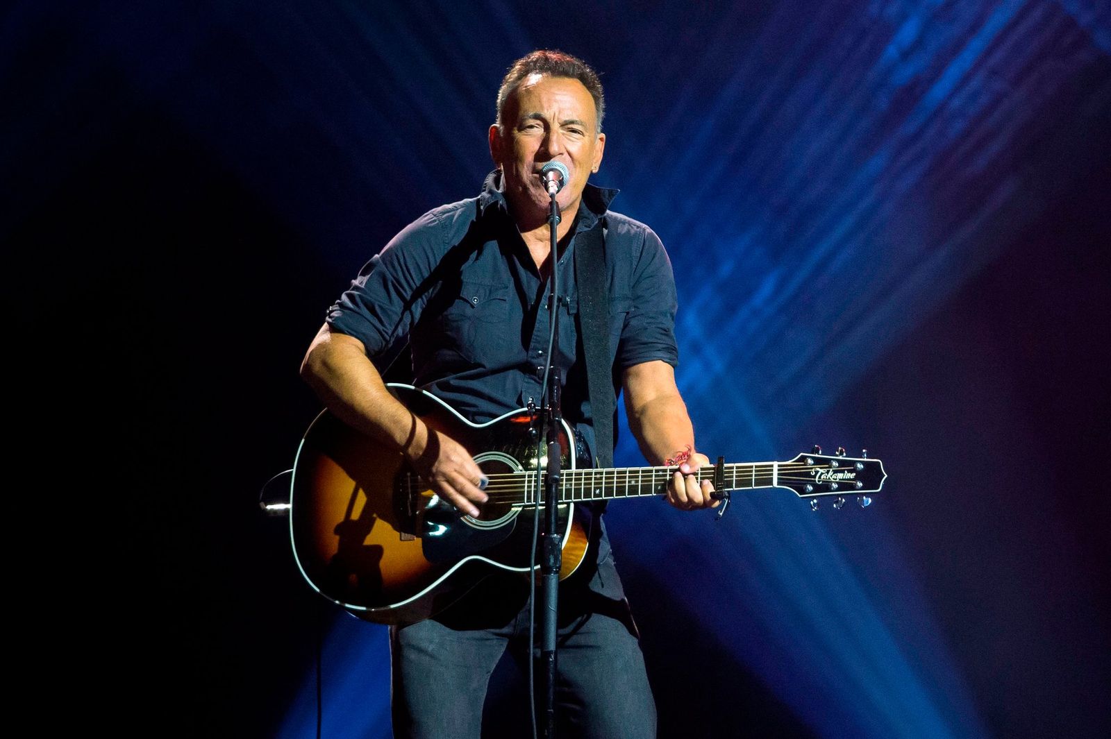 What Kind Of Acoustic Guitar Does Bruce Springsteen Play