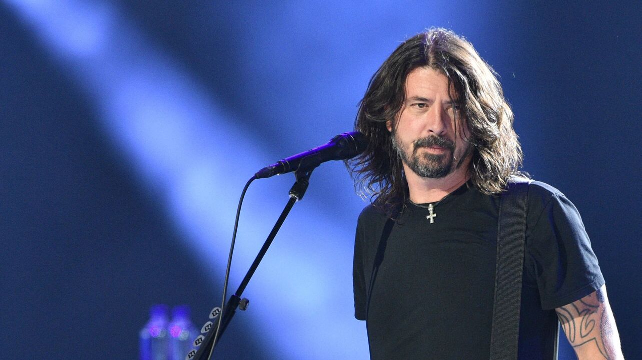 Who Is The Lead Singer Of Foo Fighters