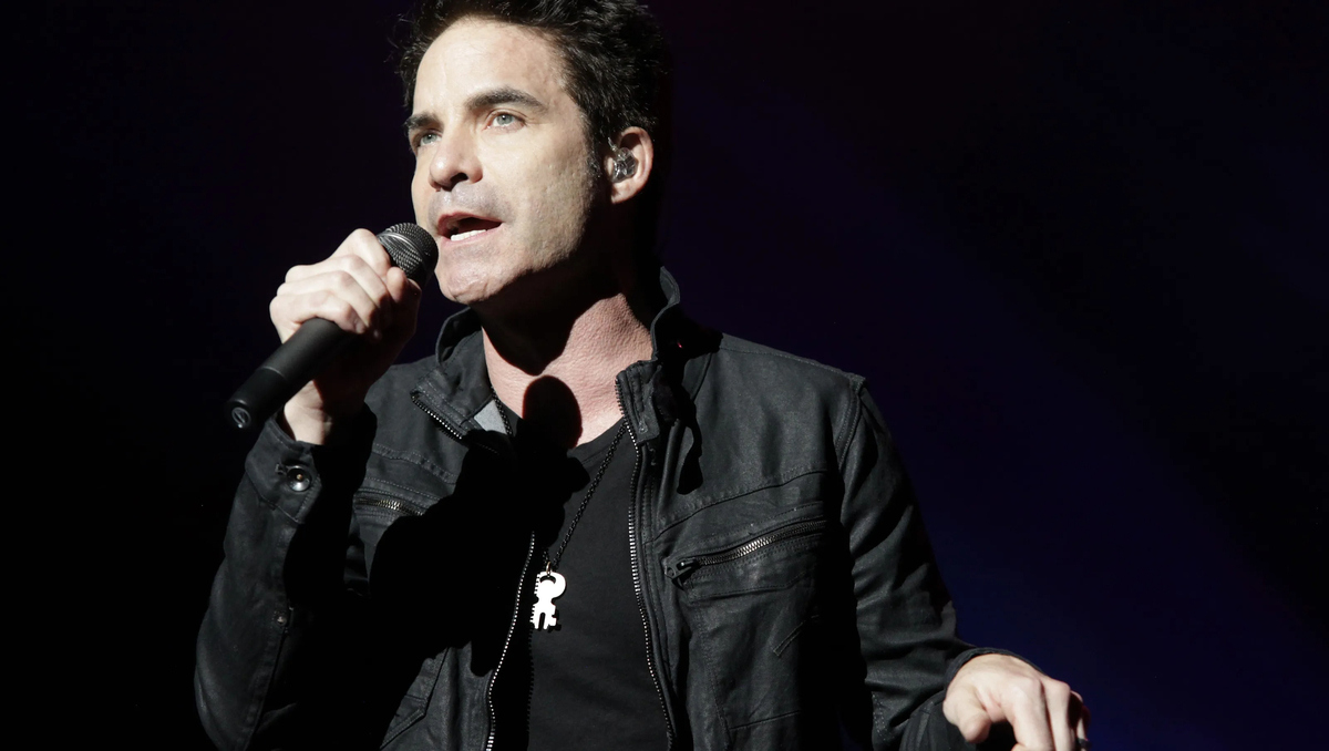 Who Is The Lead Singer Of Train